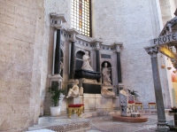 Ołtarz królowej Bony, bazylika św. Mikołaja w Bari