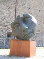Rzeżba Igora Mitoraja, Pompeje